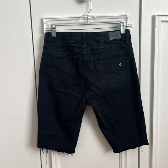 HIDDEN BLACK BERMUDA SHORTS - Picture 2 of 6